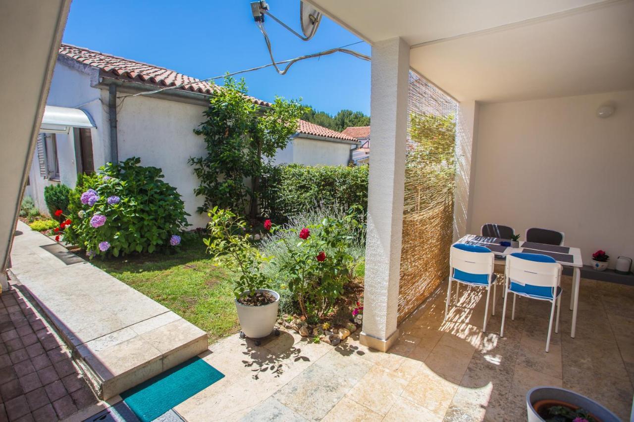 Apartment Rosse Porec Bagian luar foto